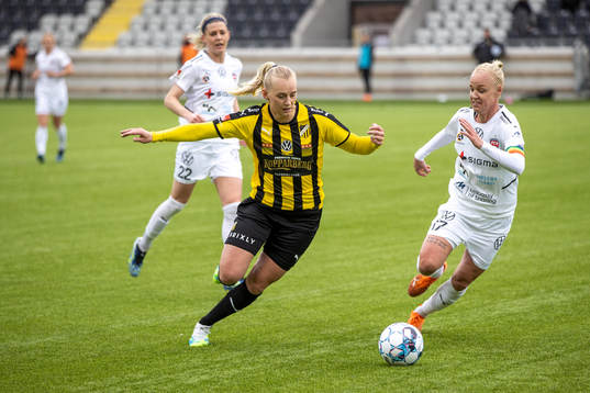Häckens Stina Blackstenius mot Rosengårds Caroline Seger
