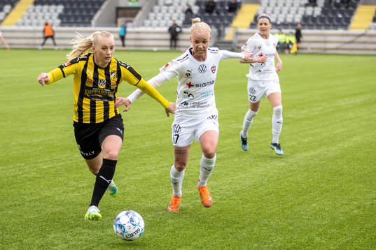 Häckens Stina Blackstenius mot Rosengårds Caroline Seger