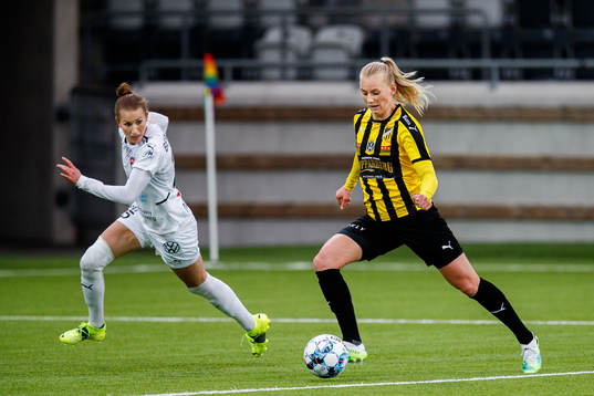 Rosengårds Emma Berglund och Häckens Stina Blackstenius