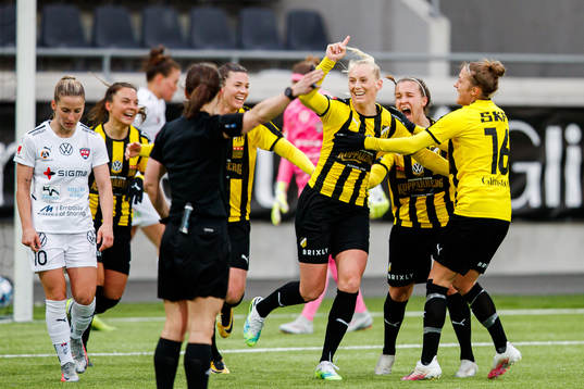 Häckens Stina Blackstenius jublar
