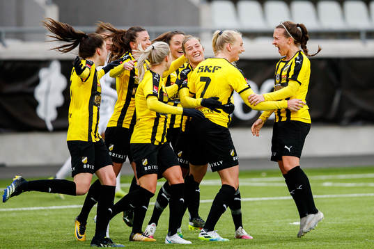 Häckens Stina Blackstenius och Julia Zigiotti Olme  jublar