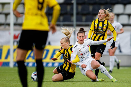 Rosengårds Katrine Veje och Häckens Stina Blackstenius