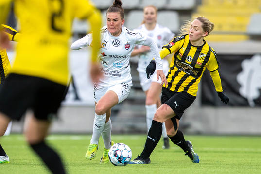 Häckens Elin Rubensson mot Rosengårds Katrine Veje