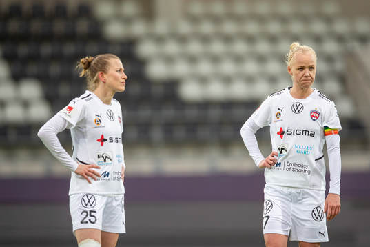 Rosengårds Emma Berglund och Caroline Seger deppar