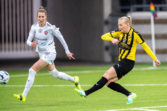 Häckens Stina Blackstenius mot Rosengårds Emma Berglund