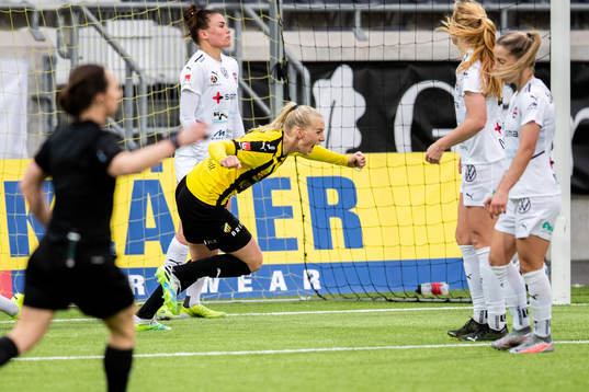Häckens Stina Blackstenius jublar