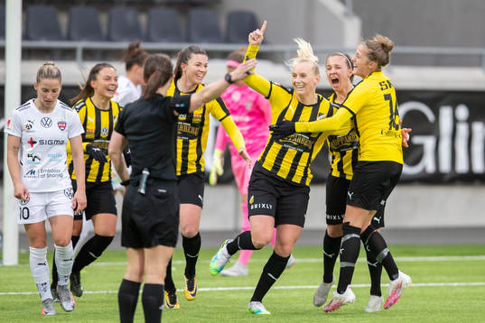Häckens Stina Blackstenius jublar