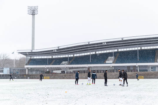 IFK Malmös spelare värmer upp