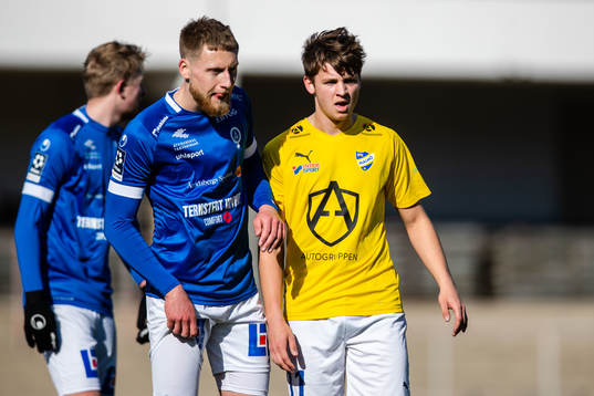 Åtvidabergs Bram van Dongen och IFK Malmös Jesper Rindmo