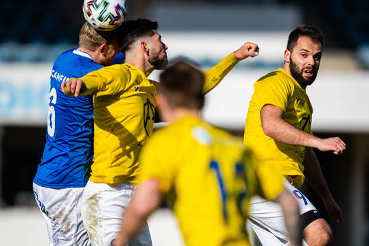 Åtvidabergs Adrian Pettersson i nickduell med IFK Malmös