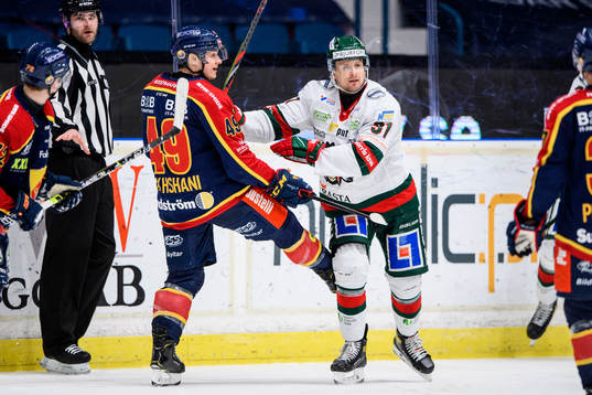 Djurgårdens Rhett Rakhshani och Frölundas Nicklas Lasu