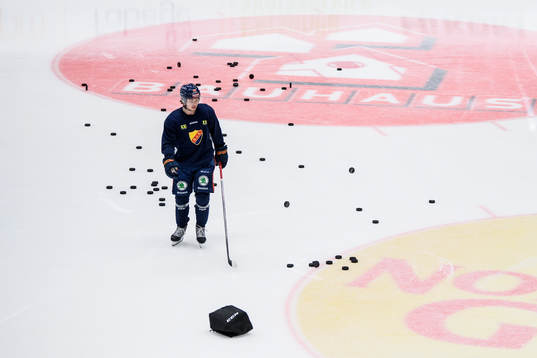 Djurgårdens Alexander Holtz tränar på egen hand