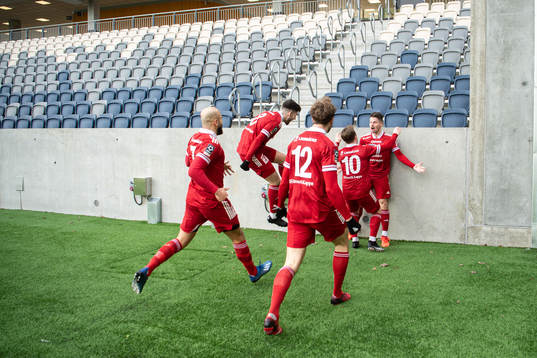 Piteås James Burgin jublar