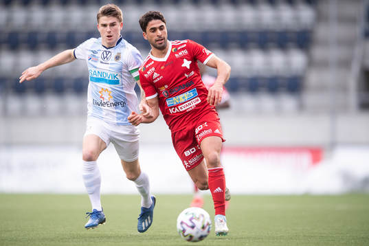 Gefles Sebastian Sandlund och Luleås Yassine Assam