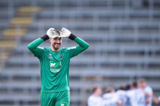 Gefles målvakt Tim Markström jublar