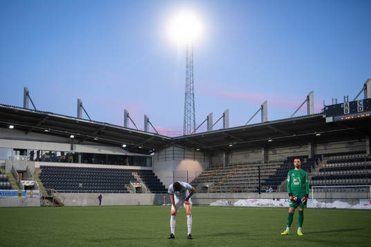Gefles målvakt Tim Markström deppar