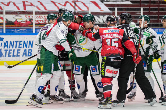 Malmö Redhawks Oliver Lauridsen slår Färjestads Adam