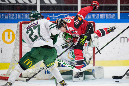 Malmö Redhawks Emil Sylvegård och Färjestads målvakt
