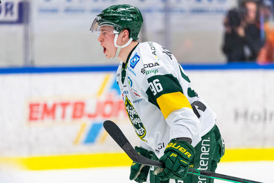 Björklövens Pontus Andreasson jublar