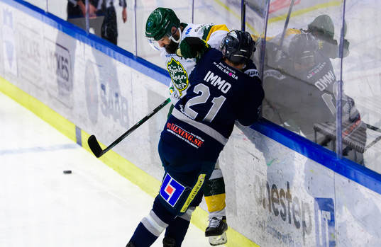 Björklövens Daniel Rahimi och Karlskogas Tor Immo