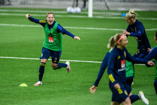 Filippa Angeldahl and Sofia Jakobsson of Sweden