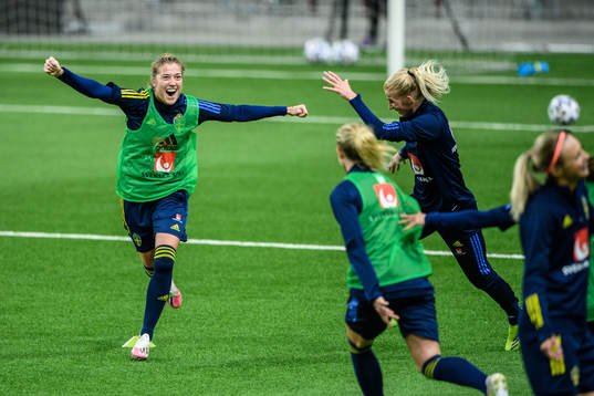 Filippa Angeldahl and Sofia Jakobsson of Sweden
