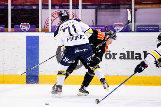 s Linus Fröberg och Brynäs Linus Ölund