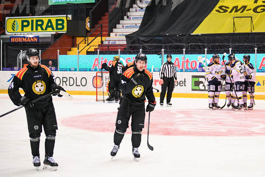 Brynäs Emil Molin och Greg Scott deppar