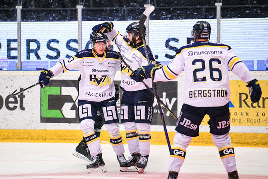 s Arttu Ilomäki och Linus Fröberg jublar