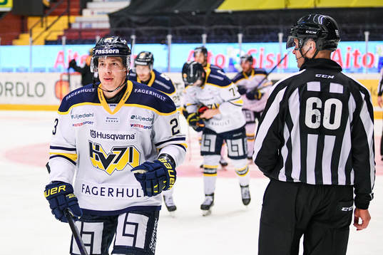 s Arttu Ilomäki jublar