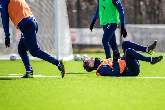 Max Svensson har ont