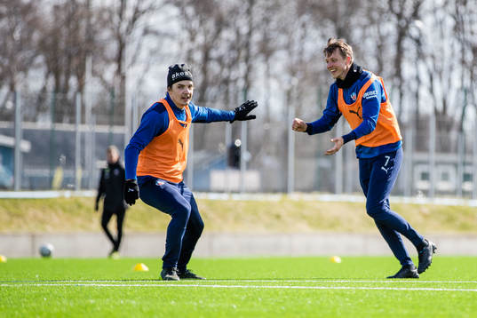 Brandur Hendriksson Olsen och Viktor Lundberg jublar