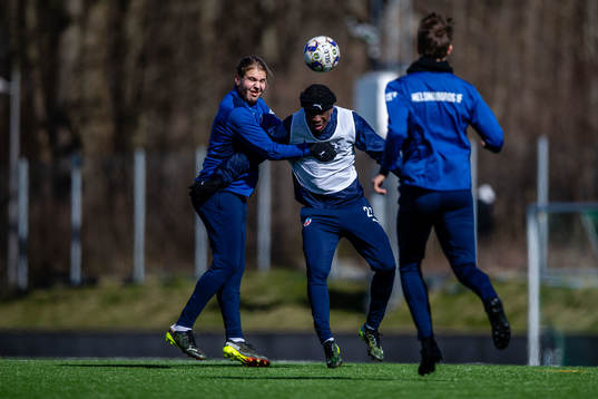 Charlie Weberg och Noel Mbo i duell