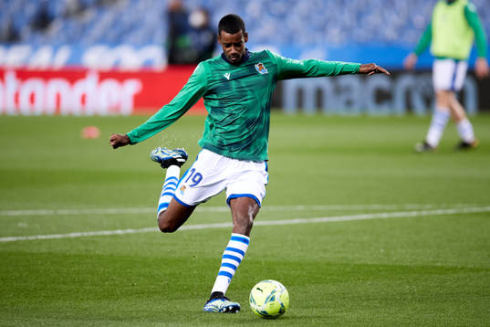 Alexander Isak of Real Sociedad warms up