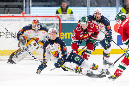 Djurgårdens Tom Nilsson täcker skott