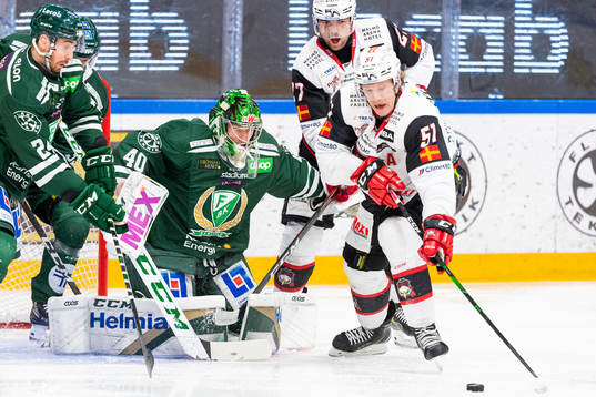 Färjestads målvakt Henrik Haukeland och Malmö Redhawks