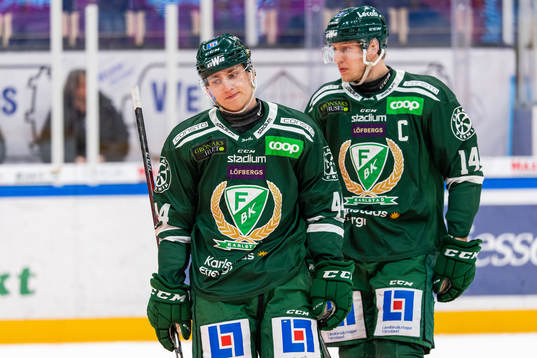 Färjestads Jacob Peterson och Victor Ejdsell deppar