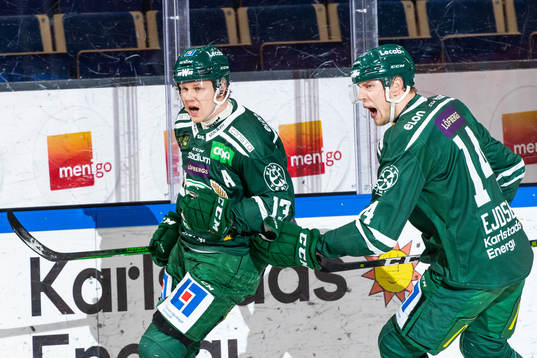 Färjestads Daniel Viksten och Victor Ejdsell jublar