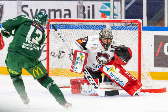 Färjestads Daniel Viksten gör 2-2 bakom Malmö Redhawks