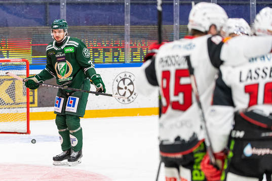 Färjestads Jakob Forsbacka Karlsson deppar