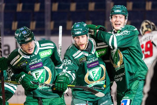 Färjestads Per Åslund jublar med Victor Ejdsell
