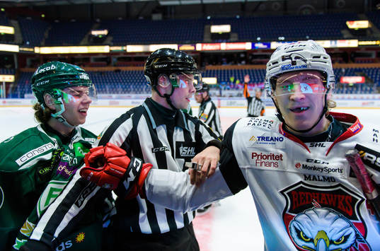 Färjestads Albert Johansson och Malmö Redhawks Emil