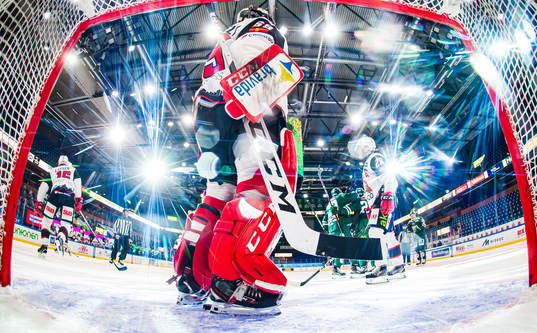 Malmö Redhawks målvakt Oscar Alsenfelt deppar