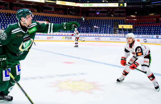Färjestads Adam Ginning och Malmö Redhawks Christoffer