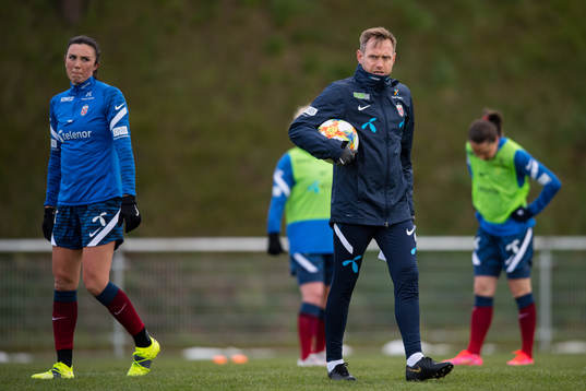 Coach Martin Sjögren of the Norwegian national football