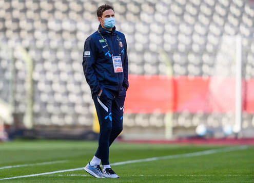 Roger Eskeland, goalkeeper coach of Norway walk the pitch