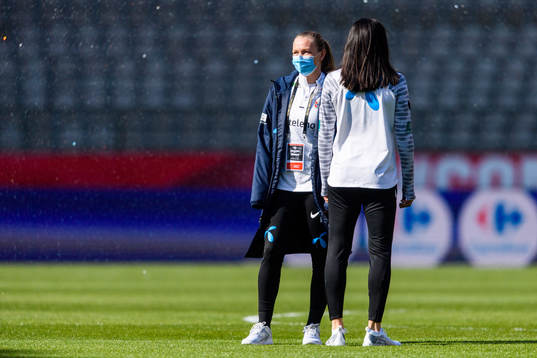 Frida Leonhardsen Maanum of Norway walk the pitch