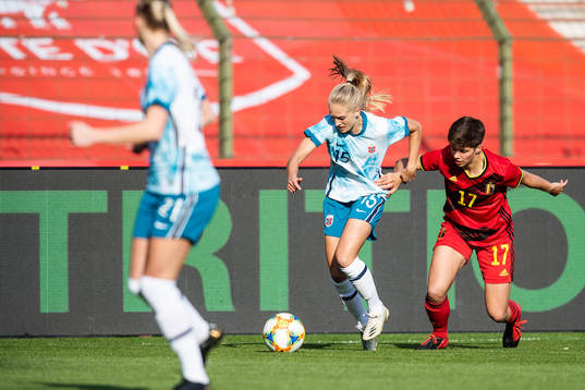Amalie Vevle Eikeland of Norway and Isabelle Iliano of