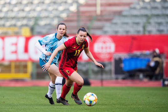 Isabelle Iliano of Belgium and Tuva Hansen of Norway