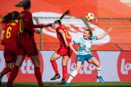 Frida Maanum of Norway and Hannah Eurlings of Belgium